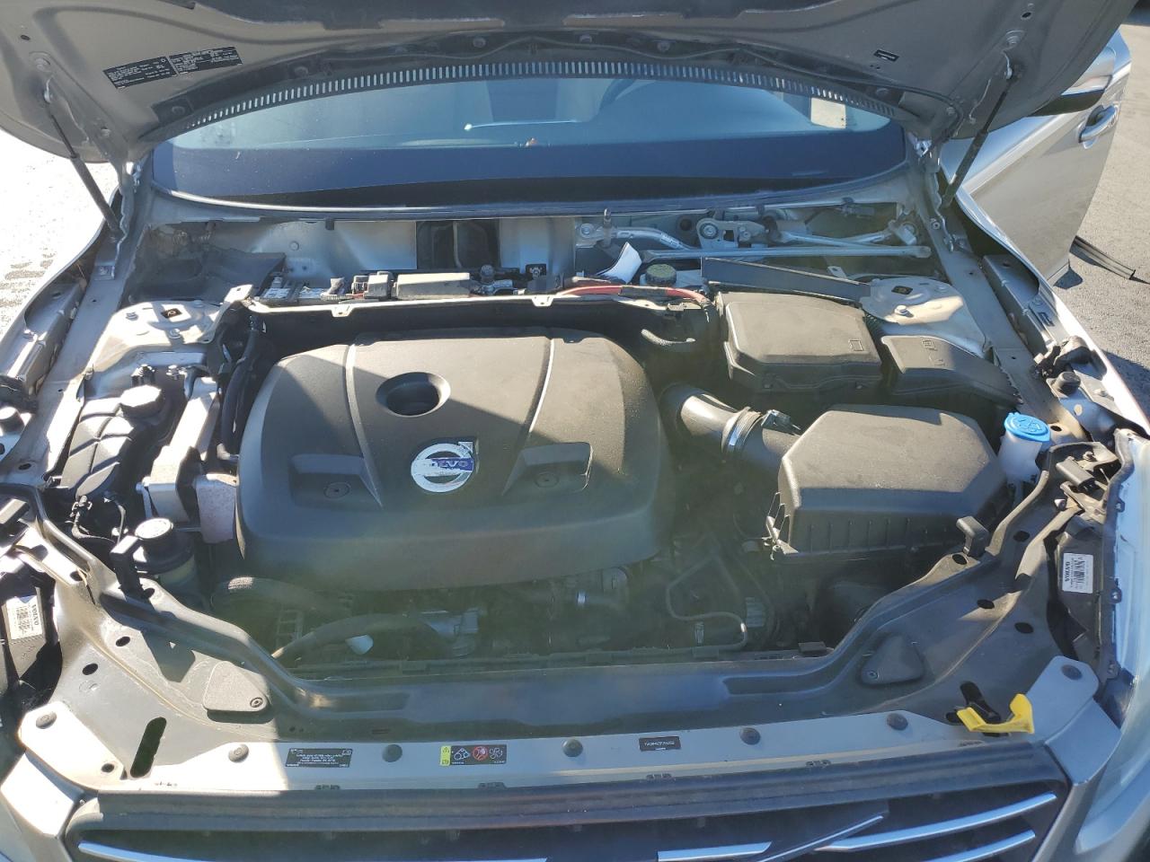 2015 Volvo Xc60 T5 Premier+ VIN: YV426MDC5F2592556 Lot: 89578095