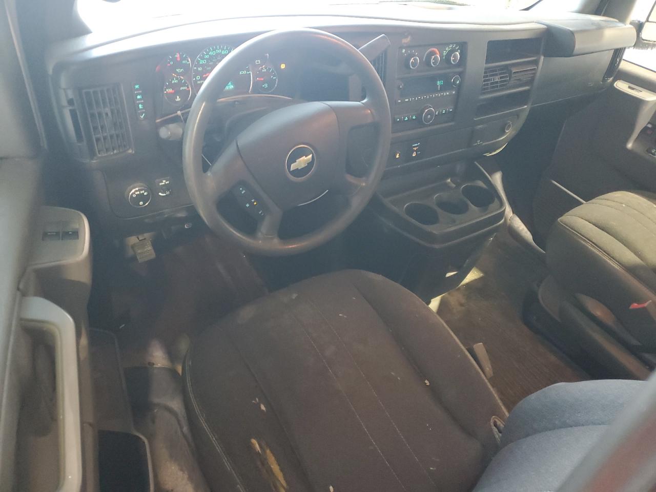 2018 Chevrolet Express 2500 Delivery Van VIN: 1GCWGAFG4J1907426 Lot: 90027015