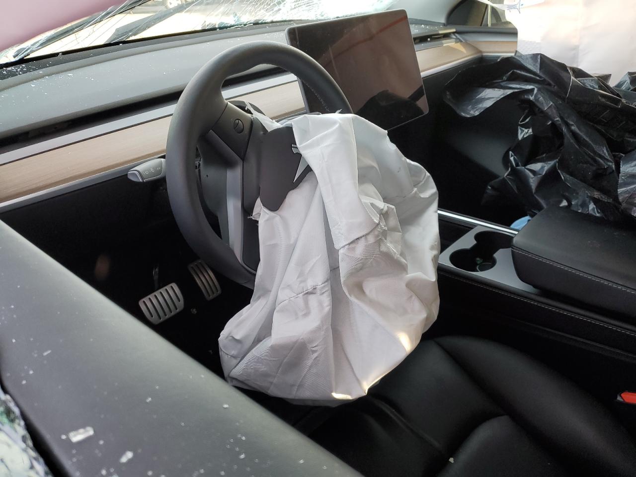 2025 Tesla Model Y VIN: 7SAYGDEFXSF307038 Lot: 87126665