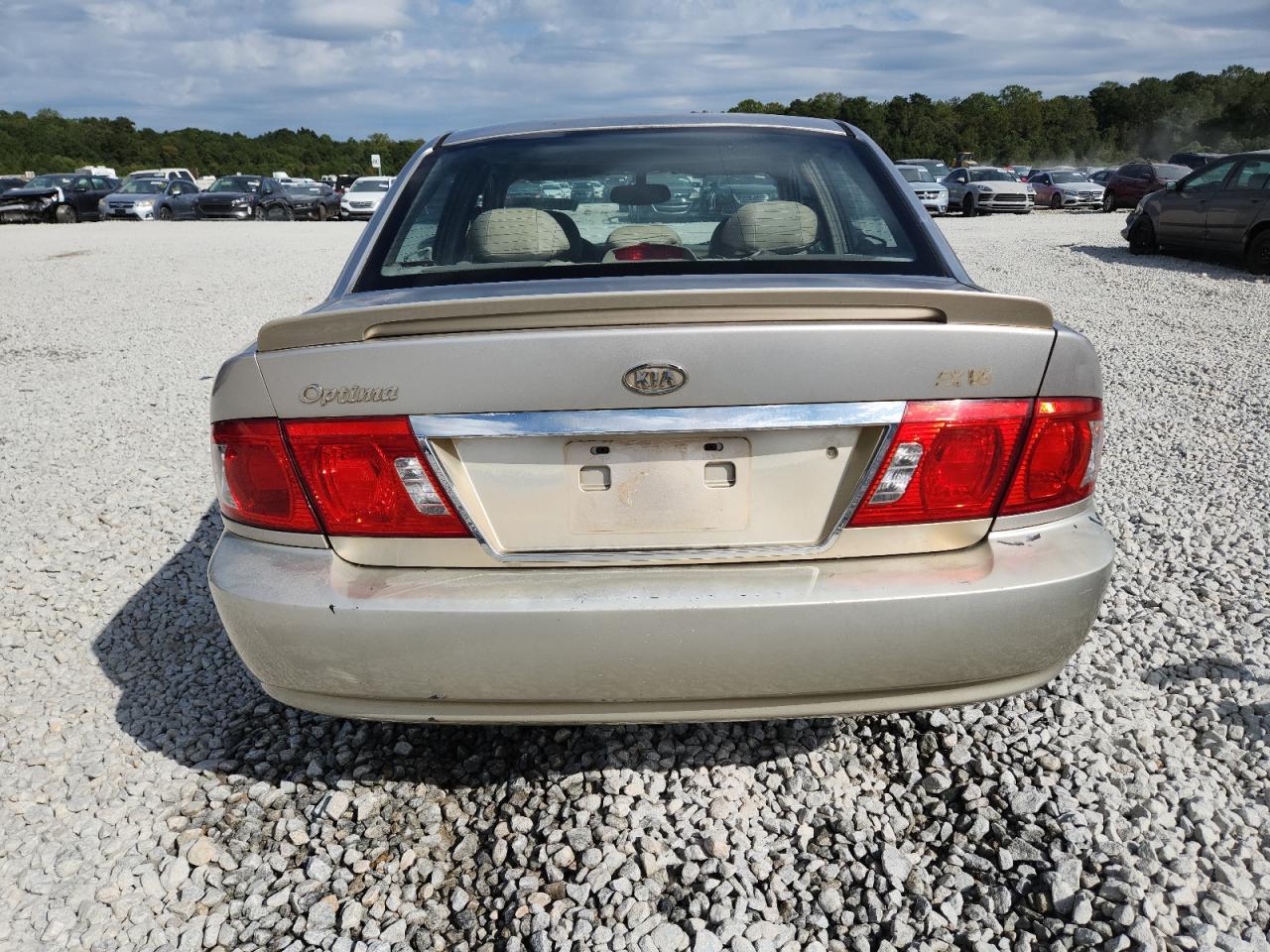 2004 Kia Optima Lx VIN: KNAGD128945318409 Lot: 85505465