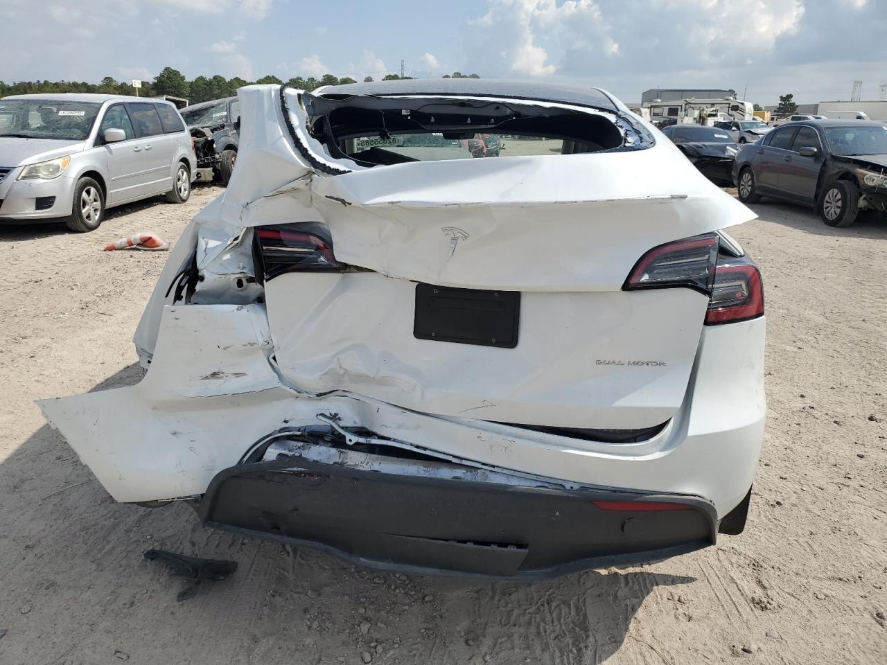 2023 Tesla Model Y VIN: 7SAYGDEE3PA211683 Lot: 82655585