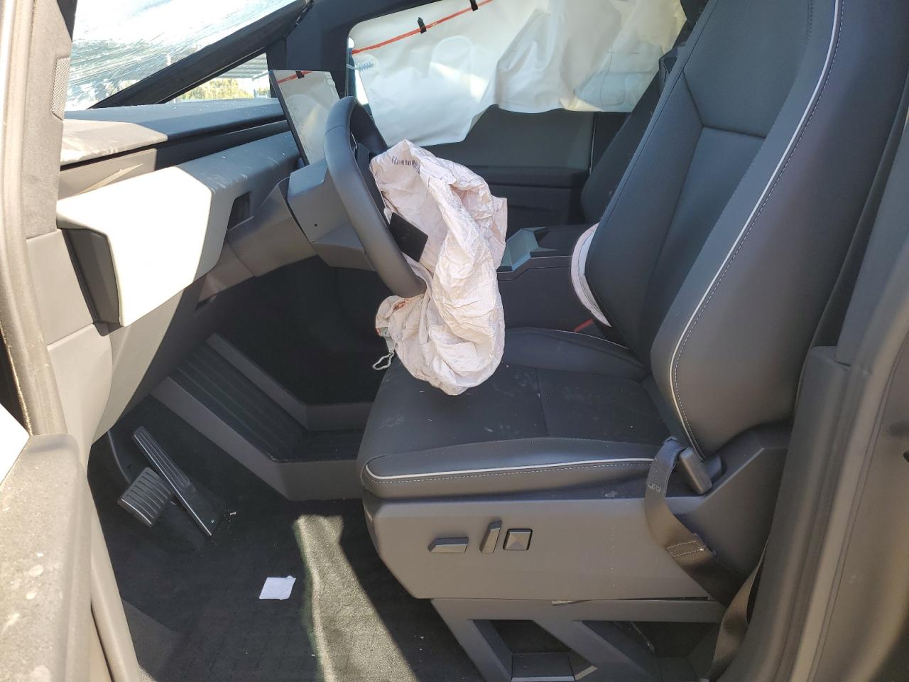 2025 Tesla Cybertruck VIN: 7G2CEHED5SA077941 Lot: 81698055