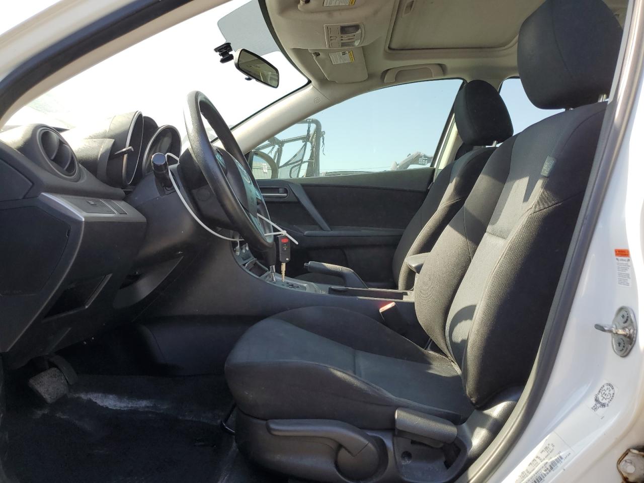 2010 Mazda 3 S VIN: JM1BL1H53A1293619 Lot: 84423085