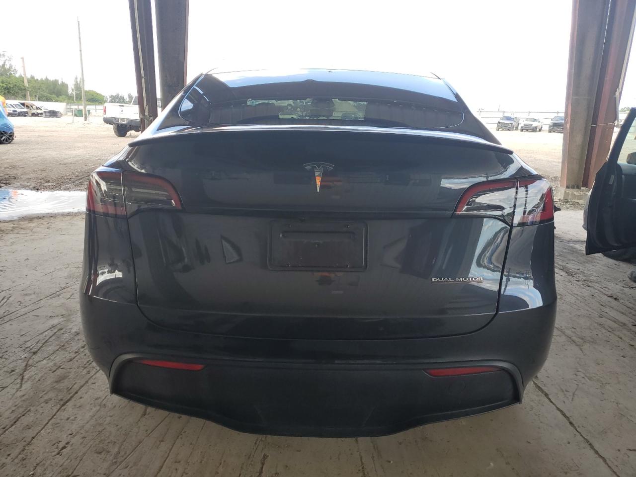 2024 Tesla Model Y VIN: 7SAYGDEF6RF048994 Lot: 85207085