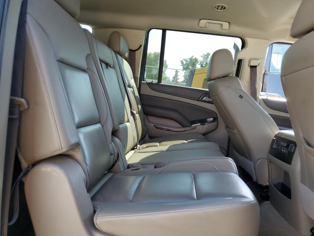 2017 Chevrolet Suburban C1500 Lt VIN: 1GNSCHKC9HR164139 Lot: 82428315