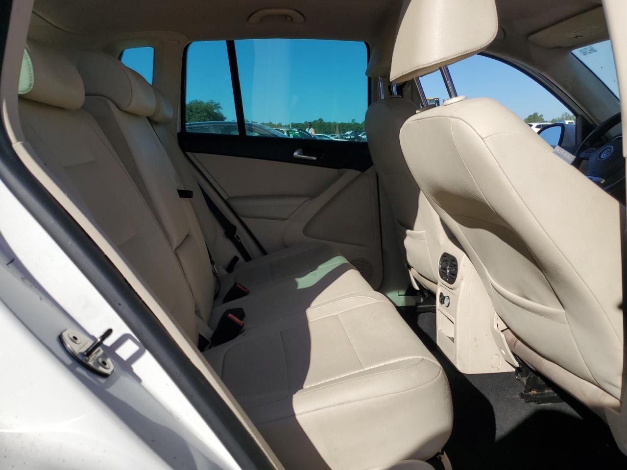 2011 Volkswagen Tiguan S VIN: WVGAV7AX6BW522198 Lot: 82470395