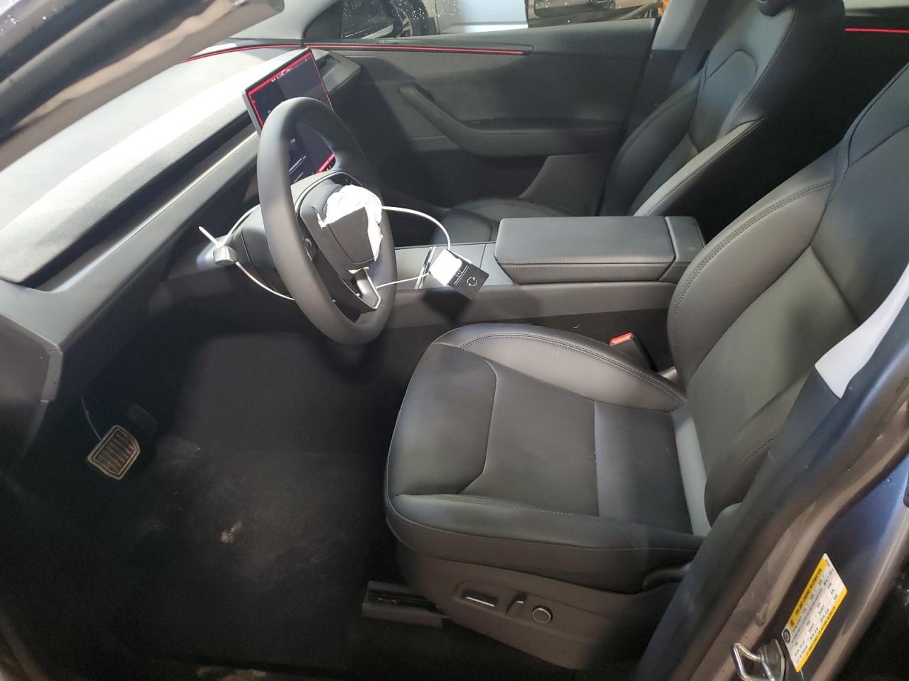 2026 Tesla Model Y VIN: 7SAYGDED6TA441641 Lot: 85534625