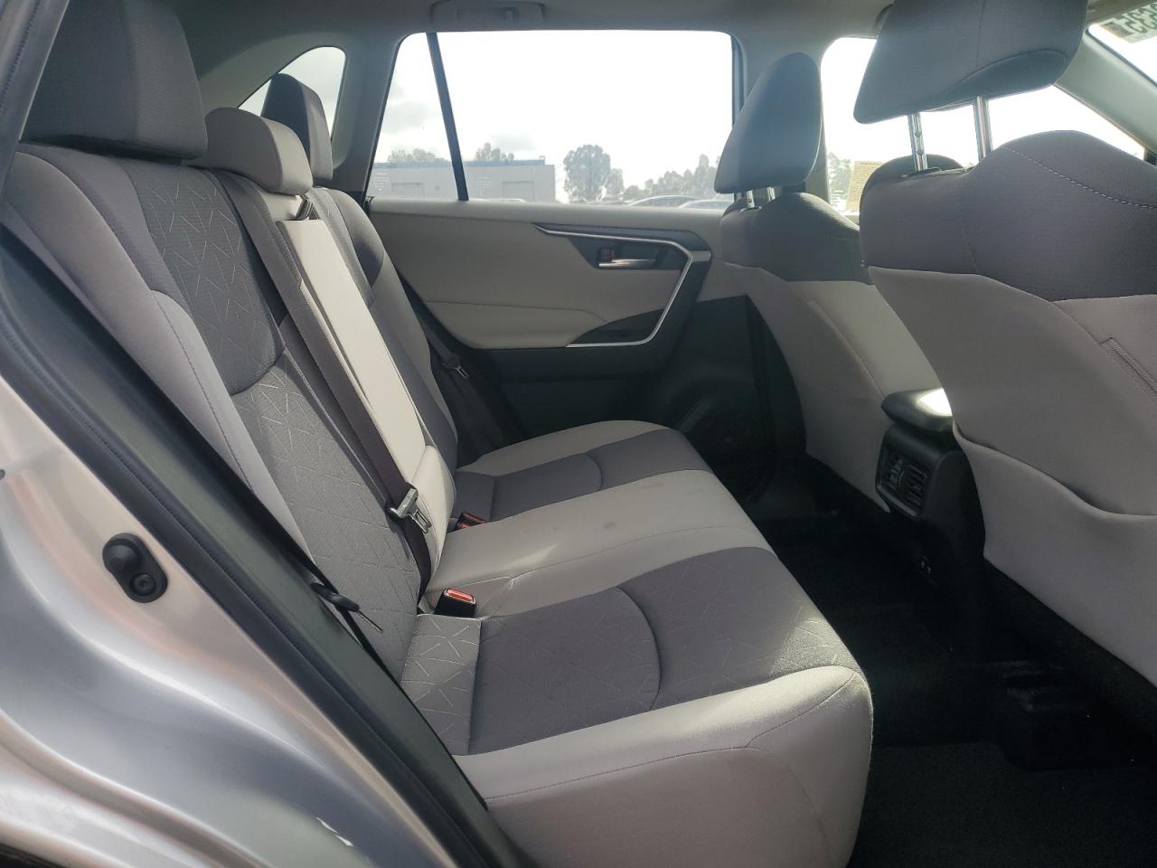 2019 Toyota Rav4 Xle VIN: JTMW1RFV4KJ002801 Lot: 84252635