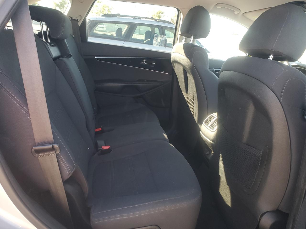 2019 Kia Sorento L VIN: 5XYPGDA34KG465758 Lot: 85674145