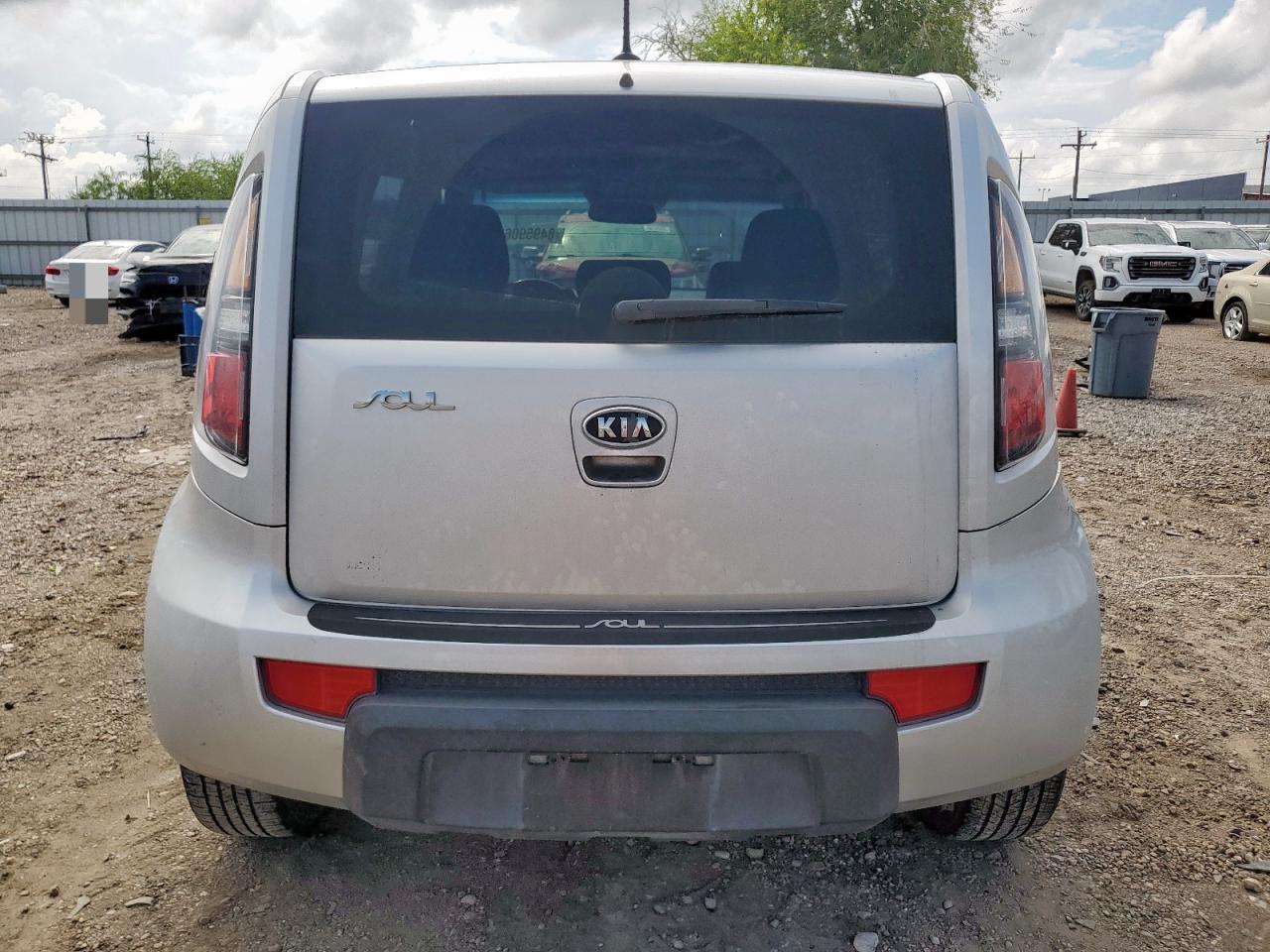 2011 Kia Soul + VIN: KNDJT2A26B7705709 Lot: 84959065