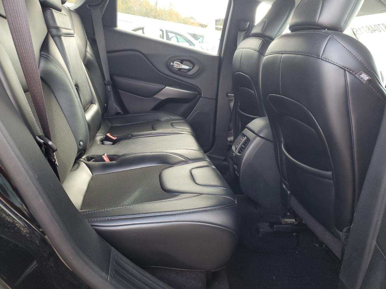 2019 Jeep Cherokee Latitude Plus VIN: 1C4PJMLB8KD192523 Lot: 87048715