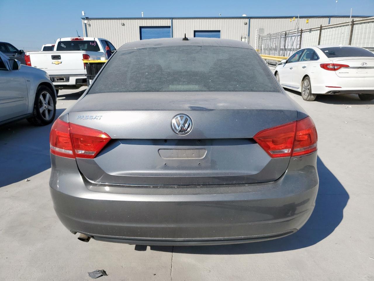 2014 Volkswagen Passat S VIN: 1VWAS7A31EC028215 Lot: 82453985