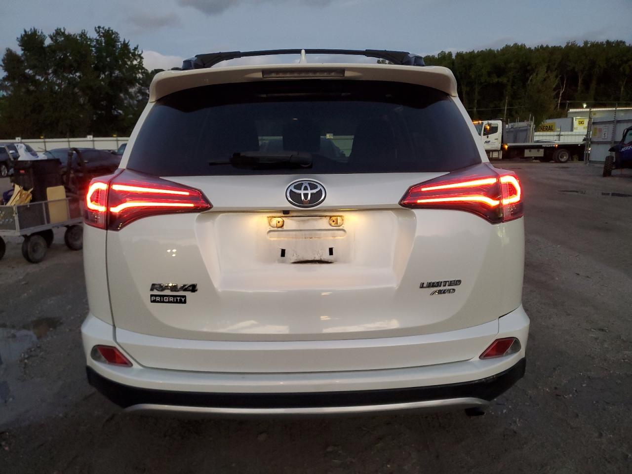 2018 Toyota Rav4 Limited VIN: JTMDFREV0JD242435 Lot: 82322695