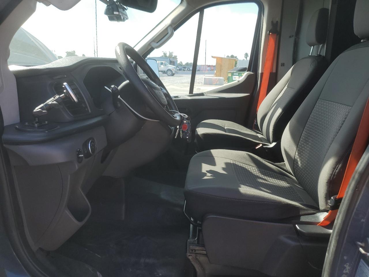 Фото: 1FTBR3X83LKB04261