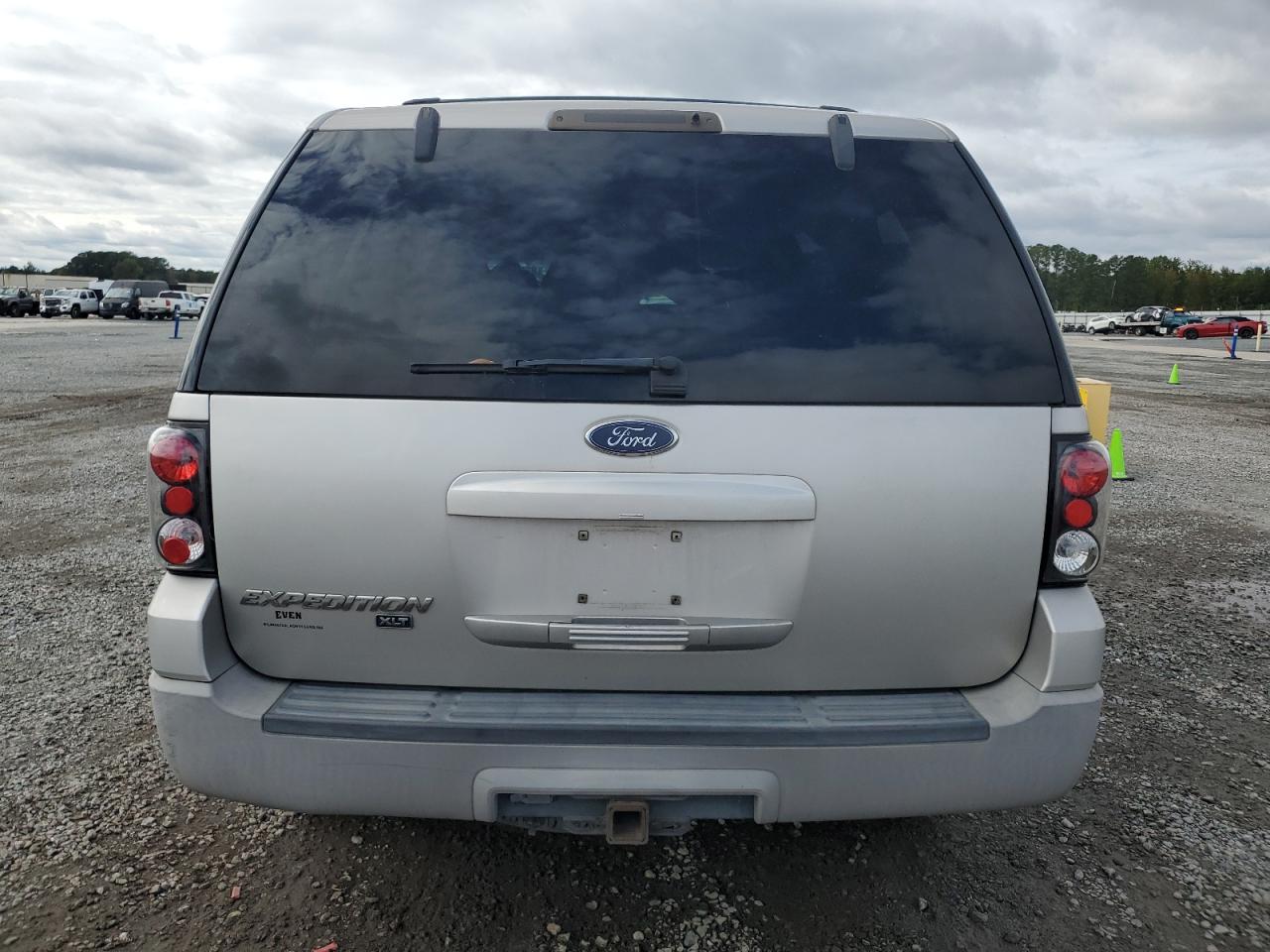 2003 Ford Expedition Xlt VIN: 1FMEU15L63LA43517 Lot: 82334815
