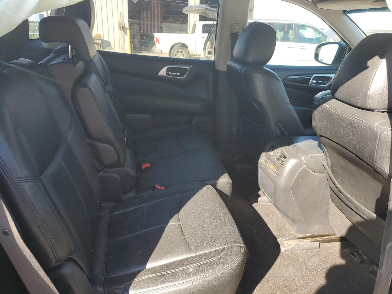 2015 Nissan Pathfinder S VIN: 5N1AR2MM1FC663258 Lot: 85877175