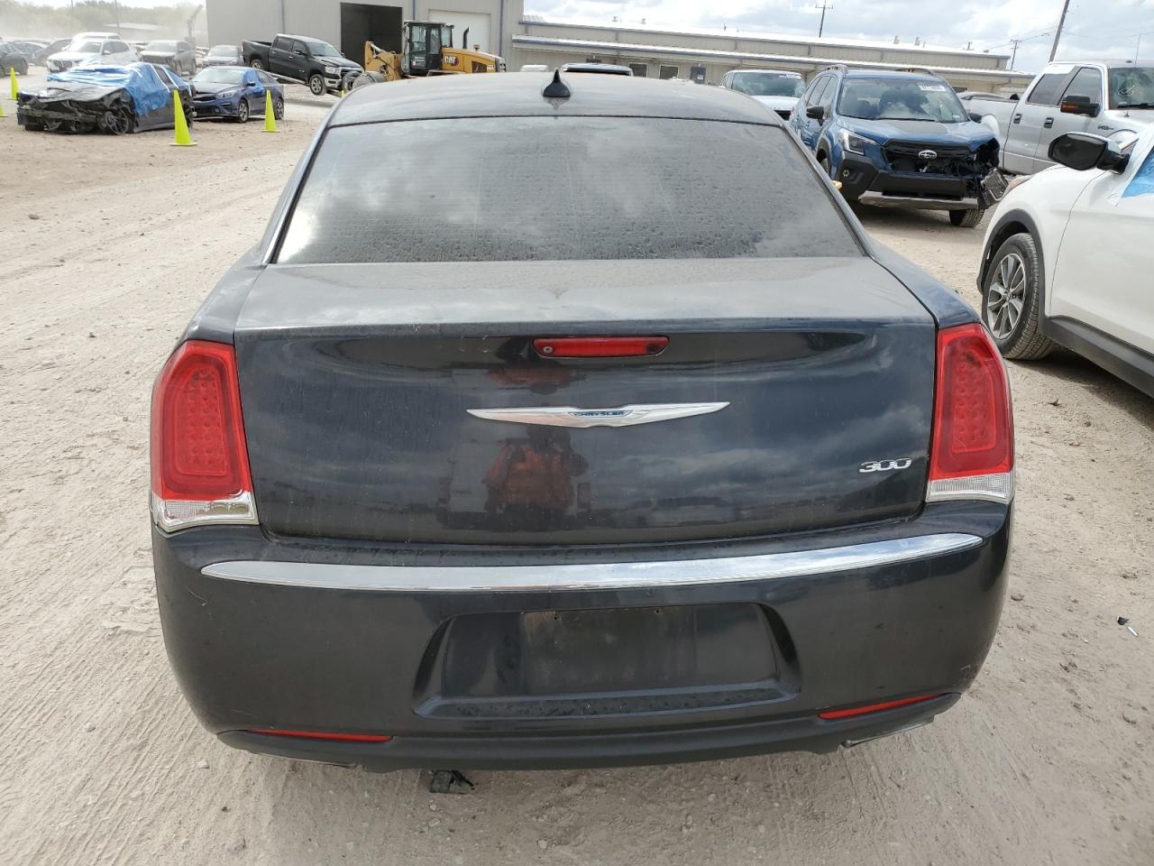 2015 Chrysler 300 Limited VIN: 2C3CCAAG2FH929668 Lot: 80942935