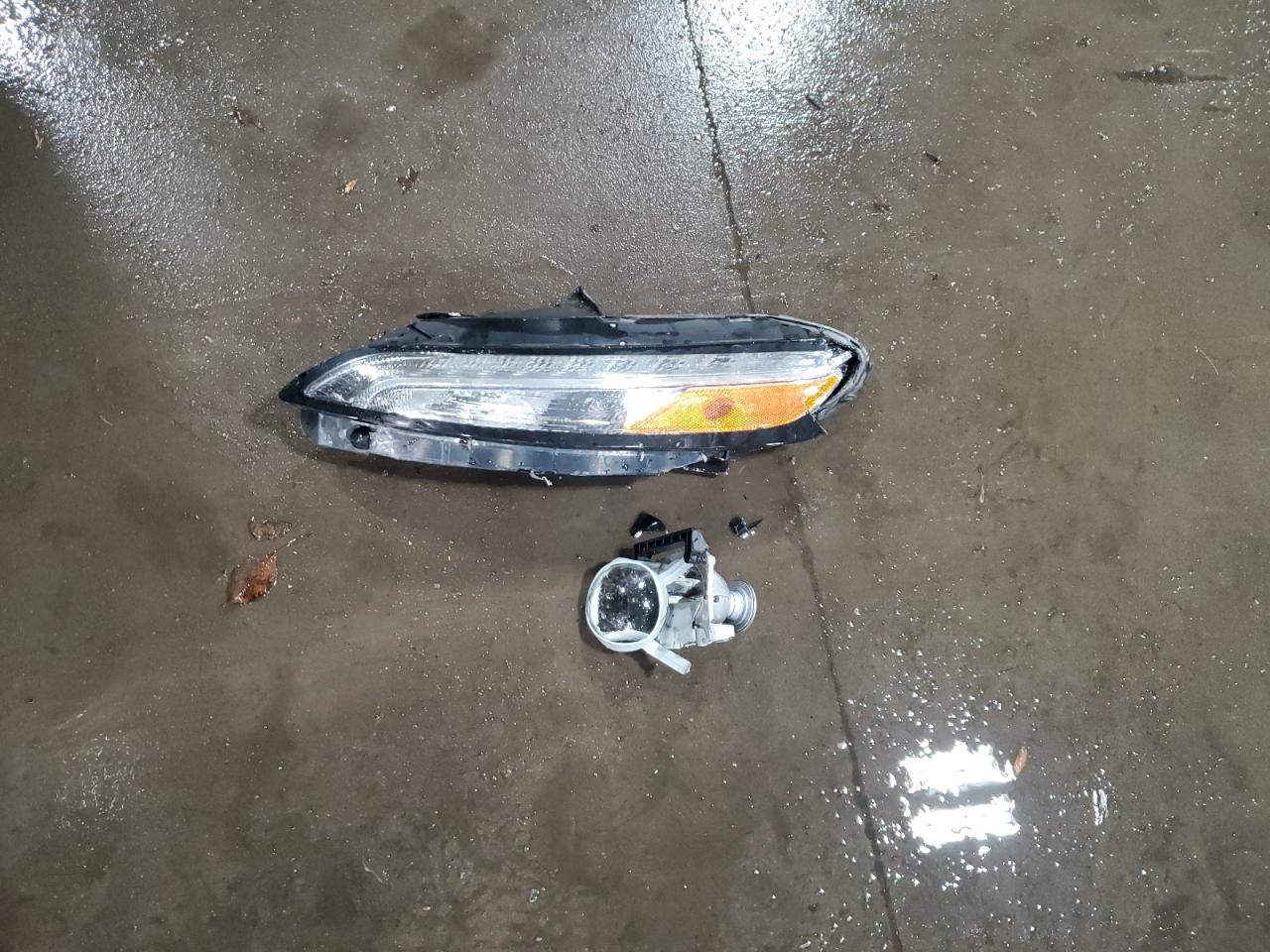 2015 Jeep Cherokee Latitude VIN: 1C4PJMCB1FW640952 Lot: 89728195