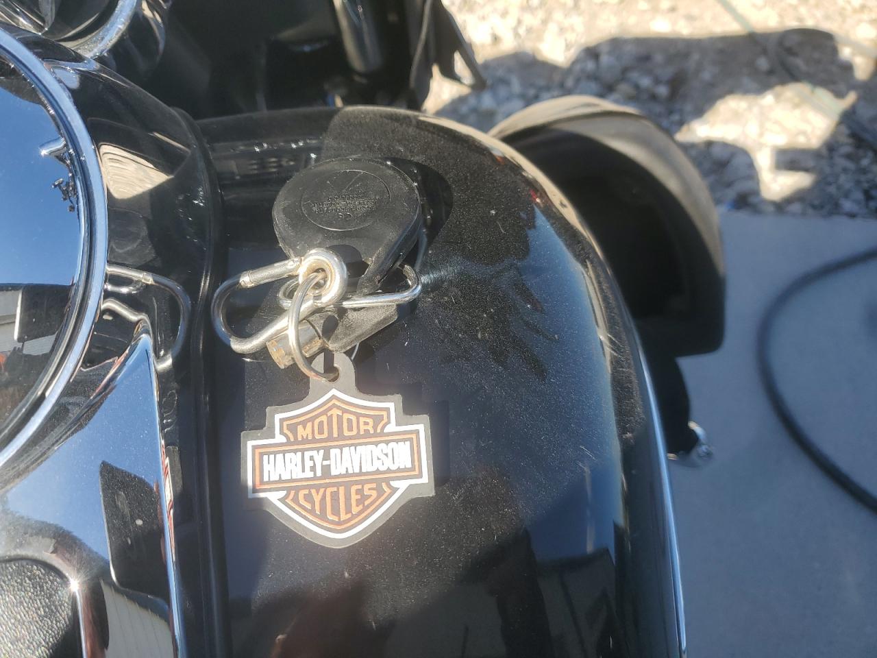 2011 Harley-Davidson Flhtk VIN: 1HD1KEM16BB661794 Lot: 85748595