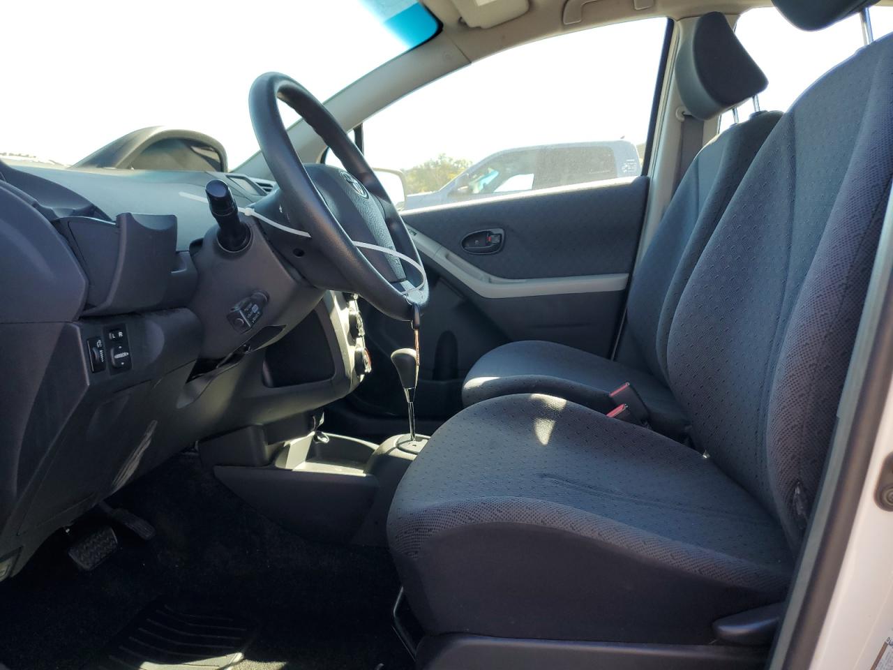 2009 Toyota Yaris VIN: JTDKT903495243325 Lot: 84933435