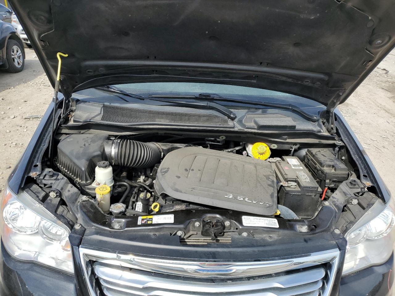 2015 Chrysler Town & Country Touring L VIN: 2C4RC1CG4FR716590 Lot: 82001275