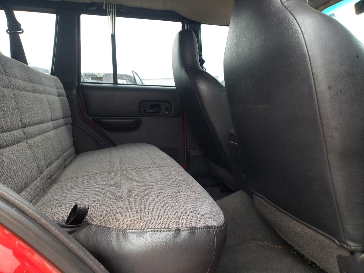 2000 Jeep Cherokee Sport VIN: 1J4FF48S0YL100819 Lot: 90671235