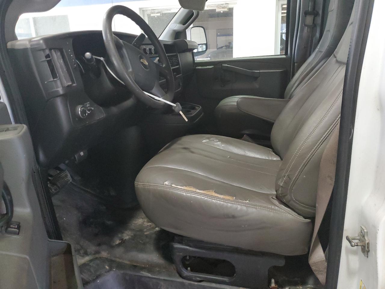 2018 Chevrolet Express G2500 VIN: 1GCWGBFPXJ1332917 Lot: 85335445