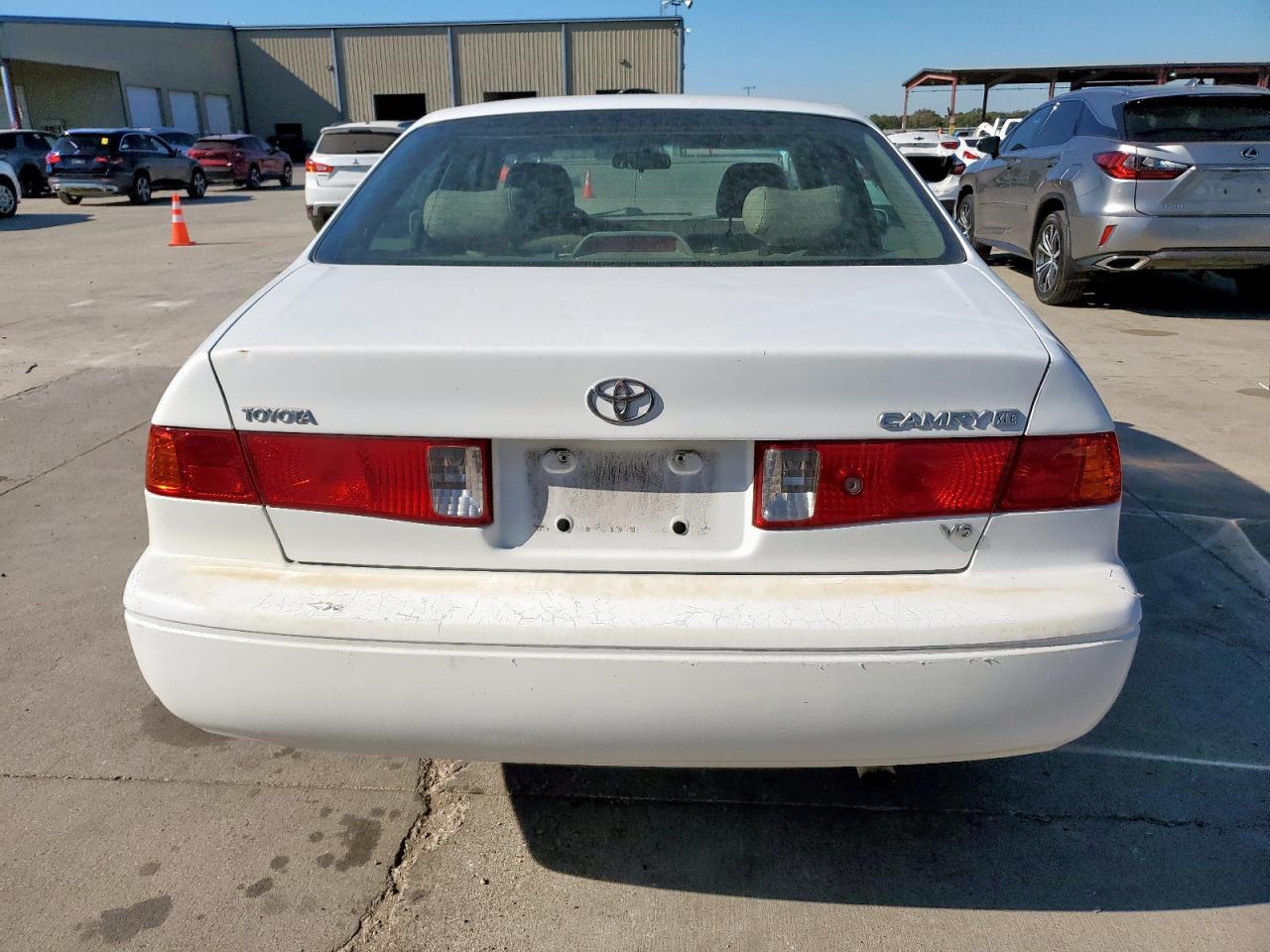 2000 Toyota Camry Le VIN: 4T1BF28K5YU949455 Lot: 82407375