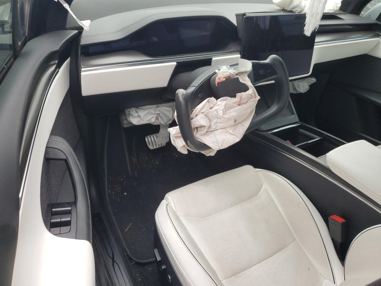 2022 Tesla Model X VIN: 7SAXCBE64NF359717 Lot: 89853665