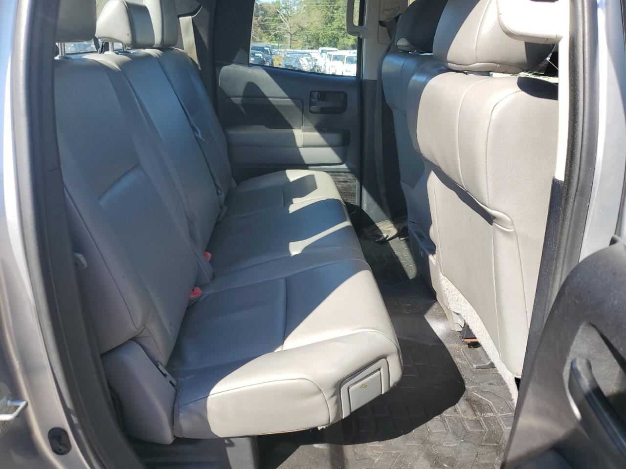 2010 Toyota Tundra Double Cab Sr5 VIN: 5TFRM5F17AX019811 Lot: 81928335