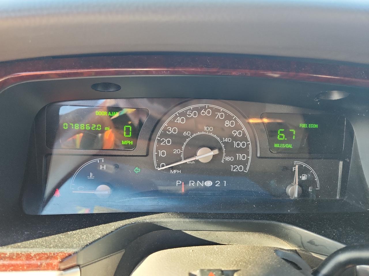 2003 Lincoln Town Car Signature VIN: 1LNHM82W13Y675400 Lot: 90508105