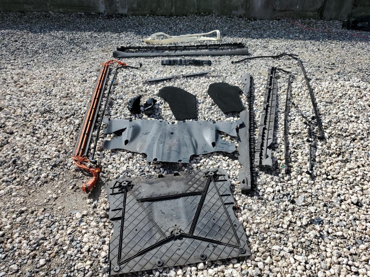 2022 Tesla Model Y VIN: 7SAYGDEF9NF357711 Lot: 81976715