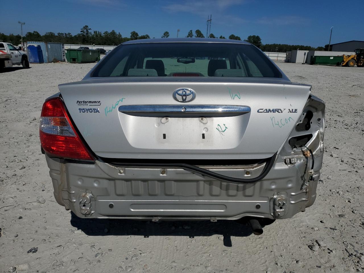 2004 Toyota Camry Le VIN: 4T1BE32K94U330420 Lot: 84407555
