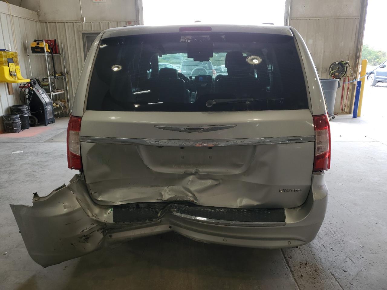 2011 Chrysler Town & Country Limited VIN: 2A4RR6DG0BR610264 Lot: 81920465