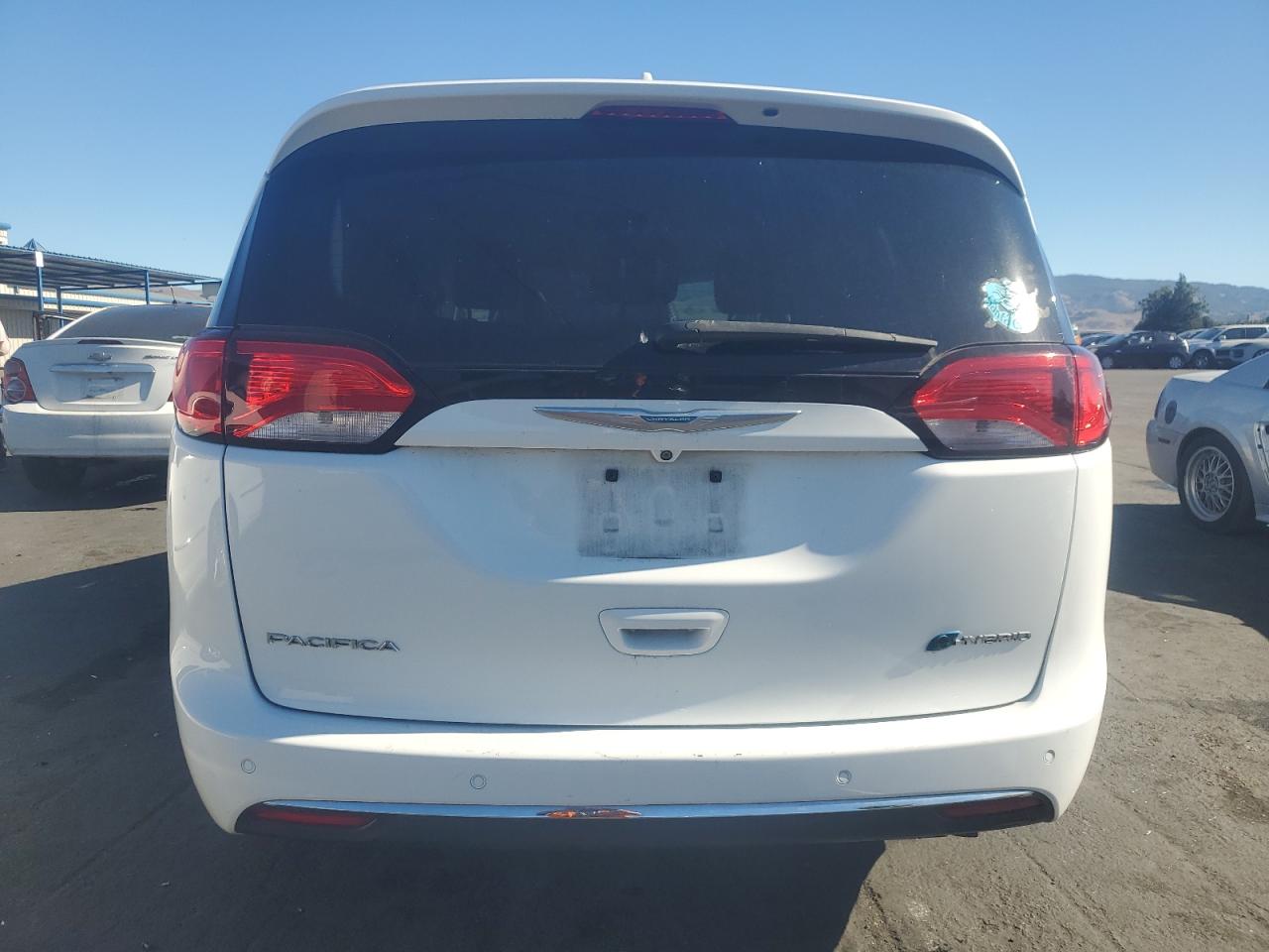 2018 Chrysler Pacifica Hybrid Touring L VIN: 2C4RC1L7XJR194847 Lot: 90311885