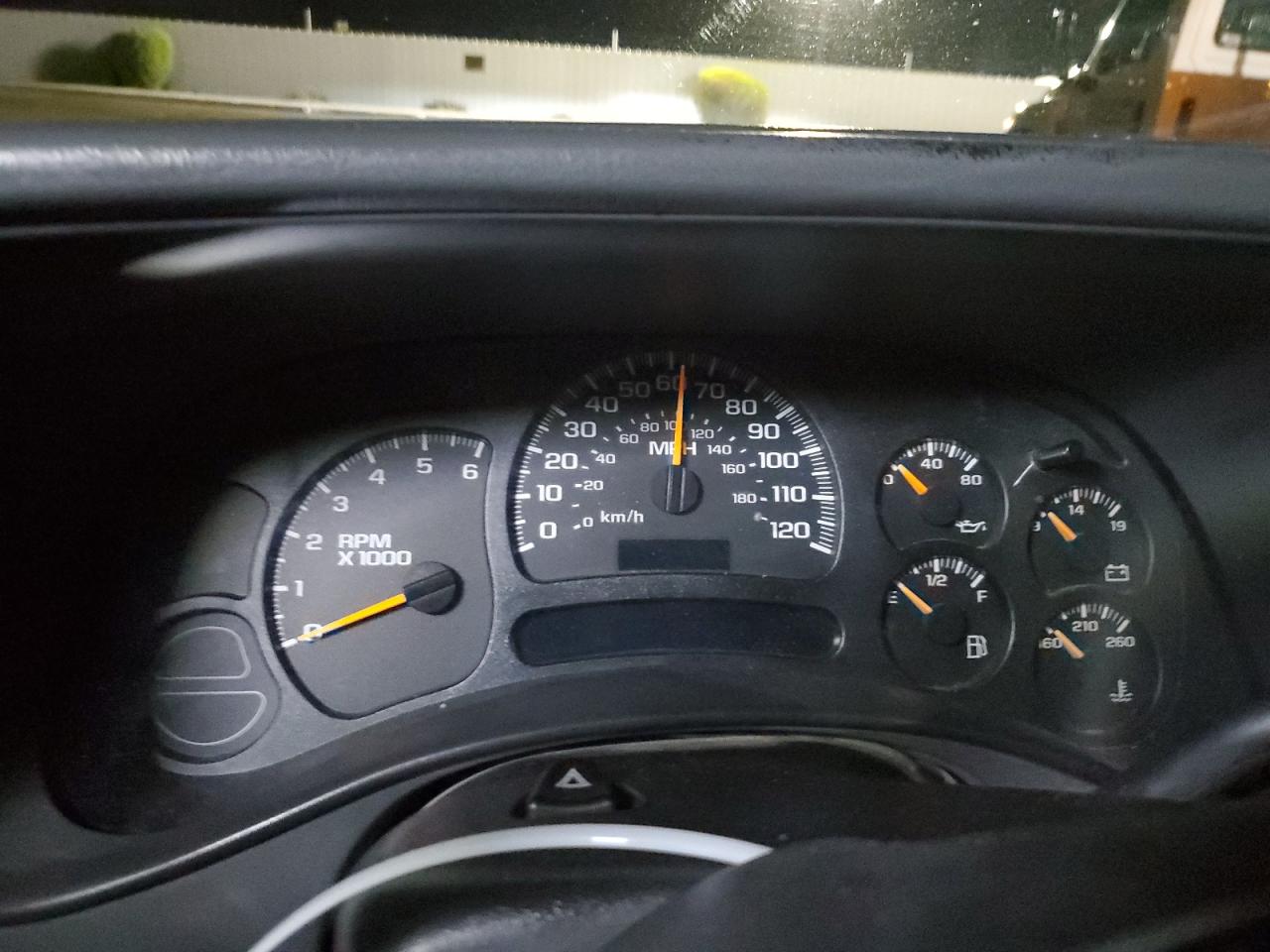 2004 Chevrolet Silverado VIN: 228068 Lot: 86601845