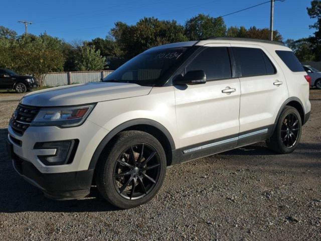 2016 Ford Explorer Xlt white suv gas 1FM5K8DH6GGB57334 photo #3