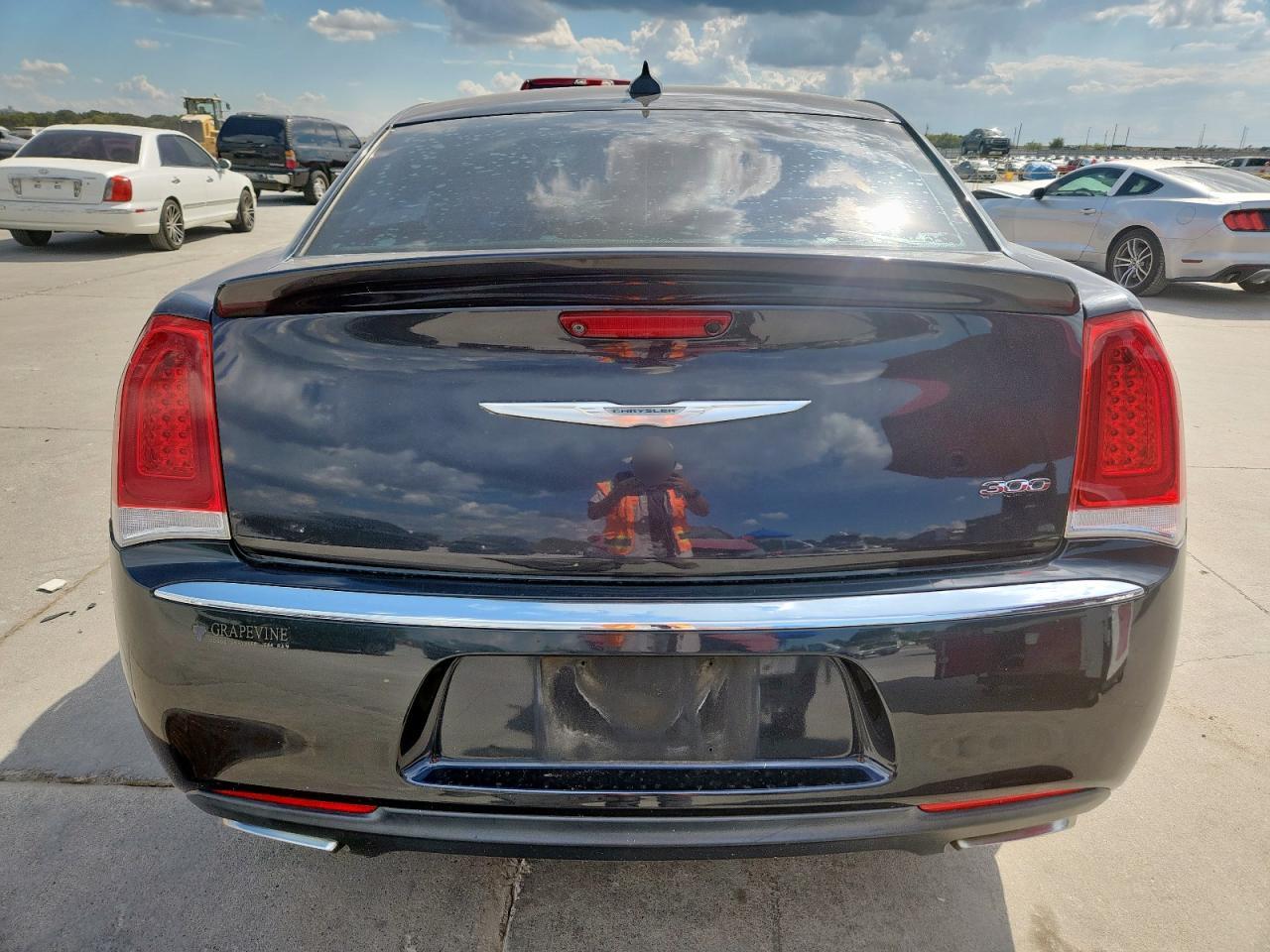 2015 Chrysler 300 Limited VIN: 2C3CCAAG9FH931448 Lot: 82328945