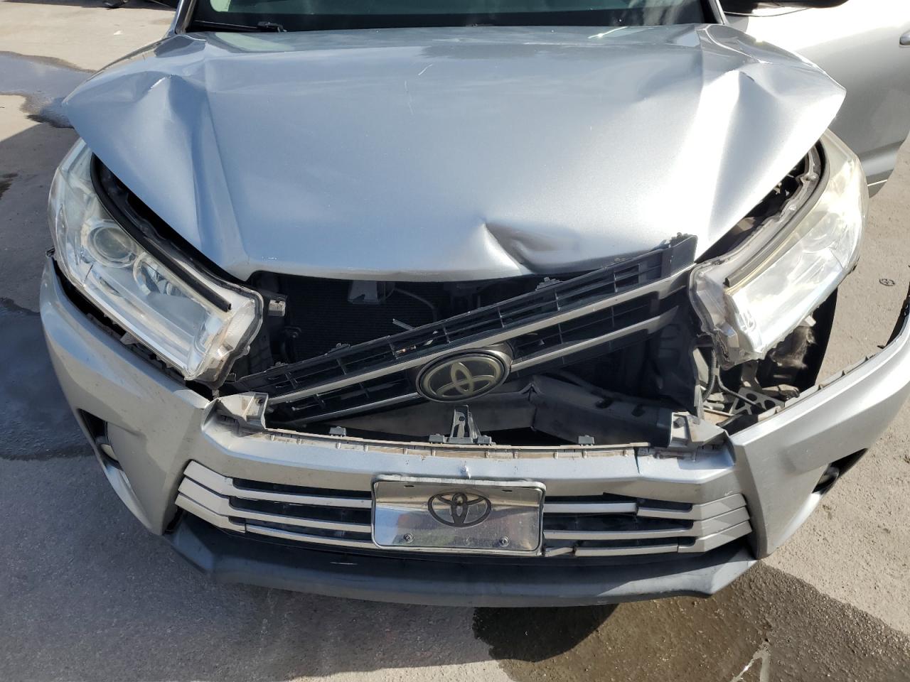 2017 Toyota Highlander Le VIN: 5TDZZRFH7HS209940 Lot: 81979635