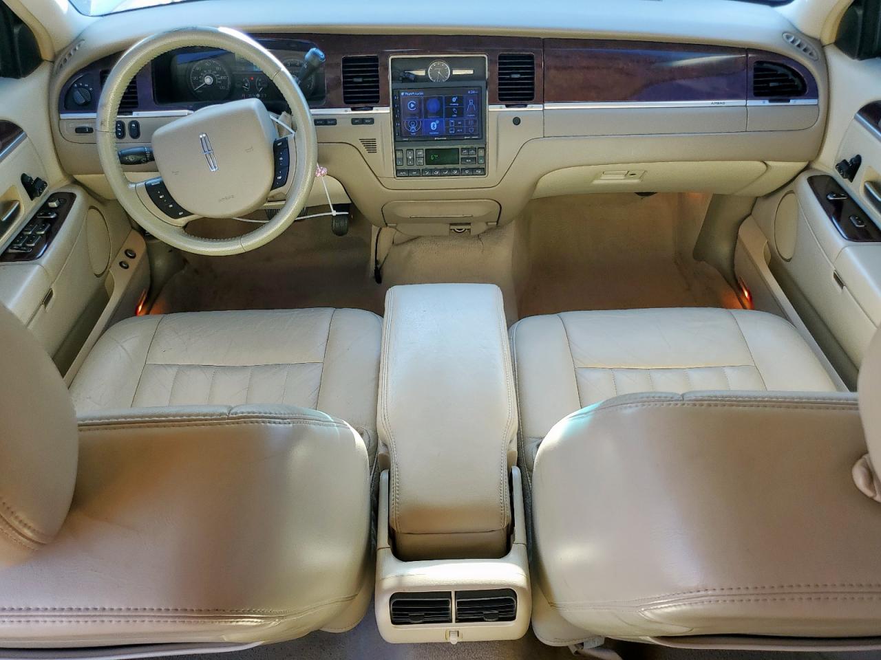 2006 Lincoln Town Car Signature VIN: 1LNHM81W86Y632761 Lot: 82408045