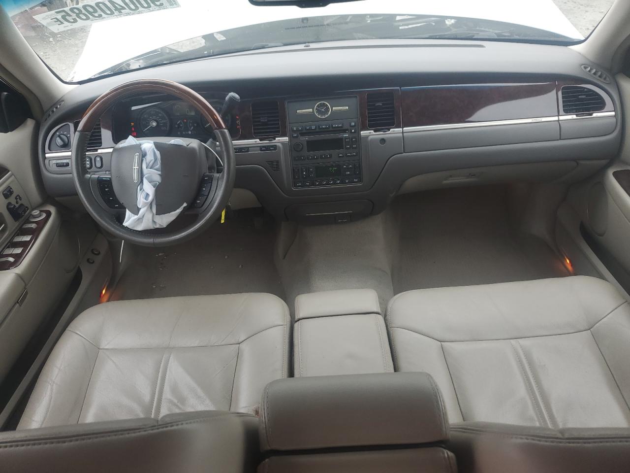 2010 Lincoln Town Car Signature Limited VIN: 2LNBL8CV7AX750368 Lot: 90040985