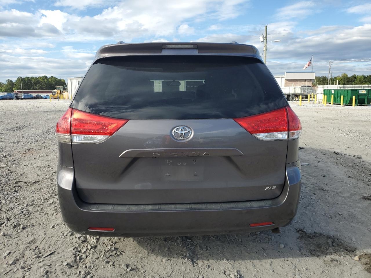 2011 Toyota Sienna Xle VIN: 5TDYK3DC8BS072132 Lot: 85273635