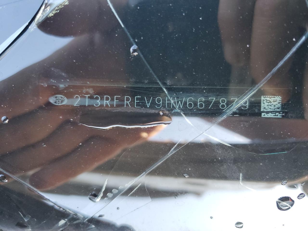 2017 Toyota Rav4 Xle VIN: 2T3RFREV9HW667879 Lot: 82256075