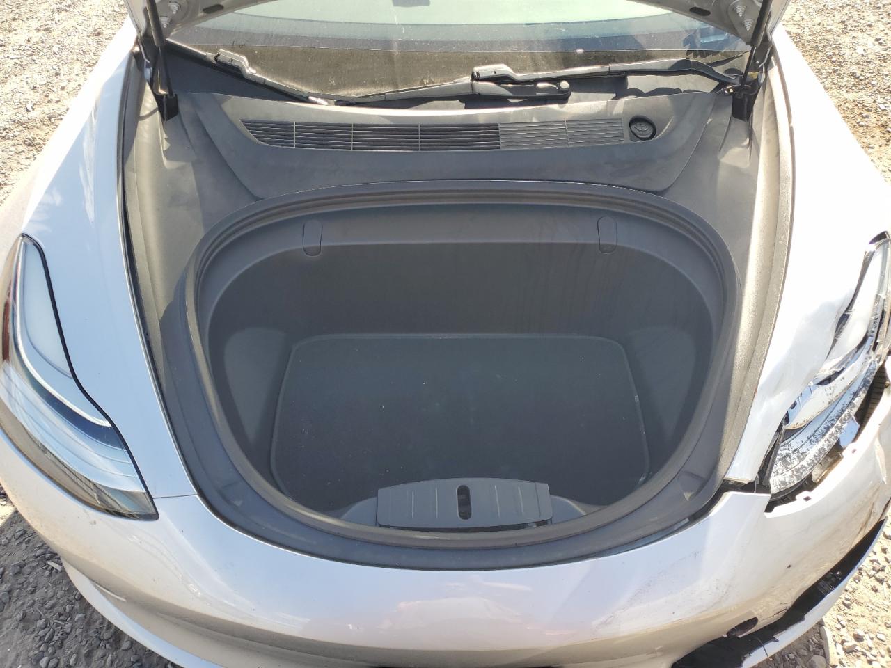 2018 Tesla Model 3 VIN: 5YJ3E1EB8JF116984 Lot: 84923125