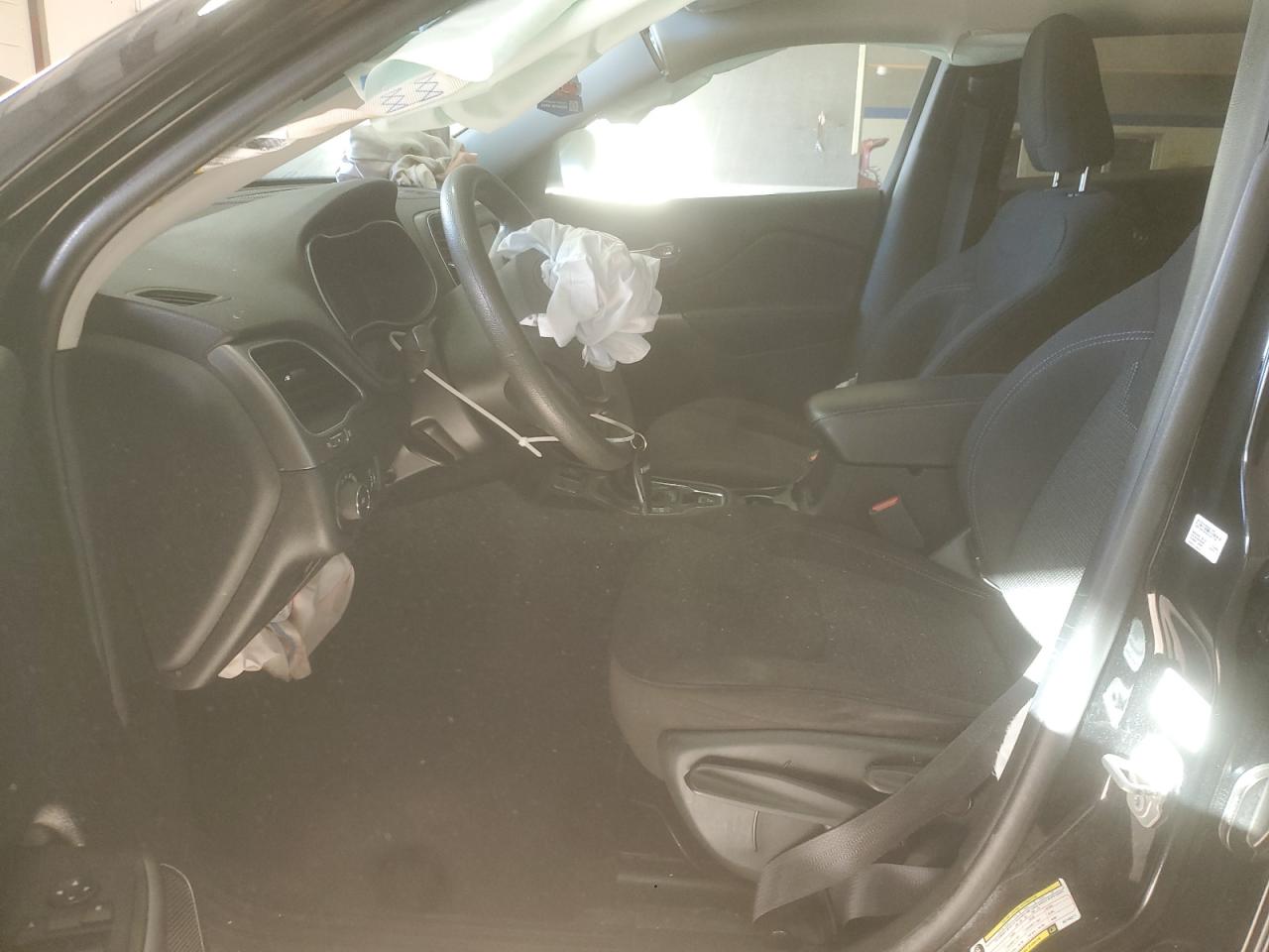 2019 Jeep Cherokee Latitude VIN: 1C4PJLCB4KD145371 Lot: 90047915