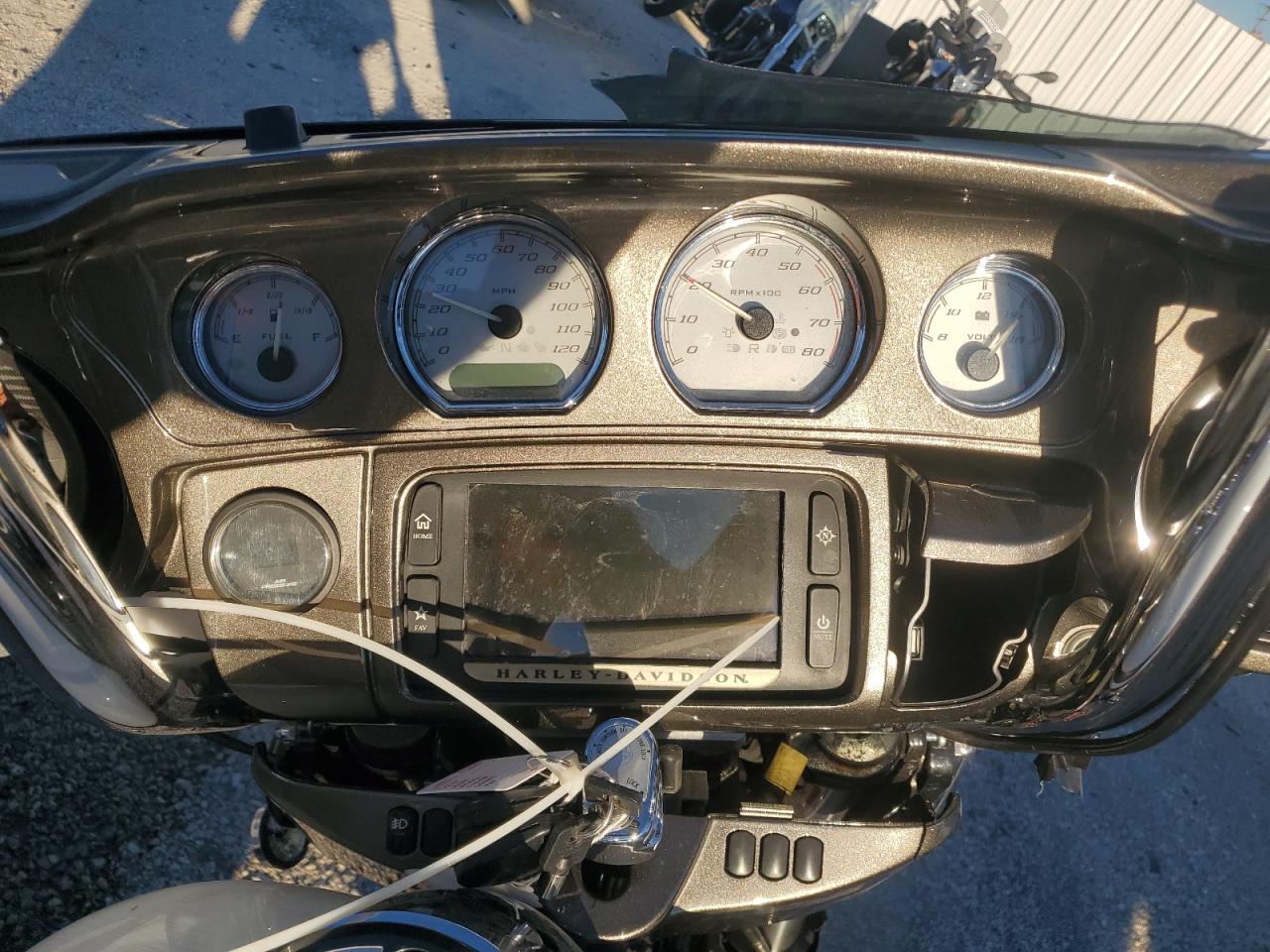 2015 Harley-Davidson Flhxs Street Glide Special VIN: 1HD1KRM10FB637469 Lot: 82710655