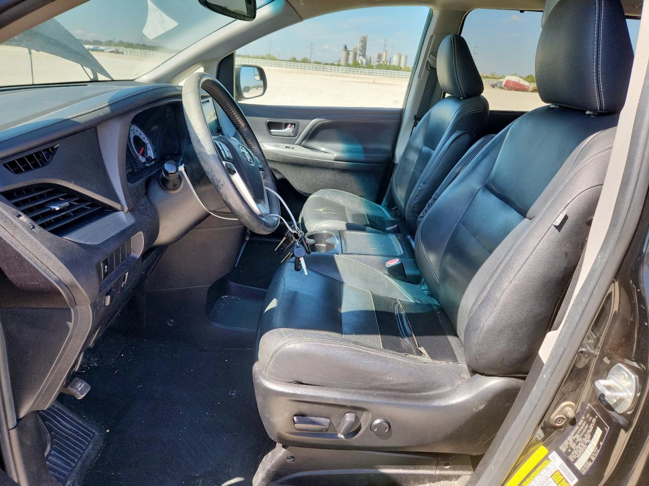 2016 Toyota Sienna Se VIN: 5TDXK3DCXGS745764 Lot: 82423685