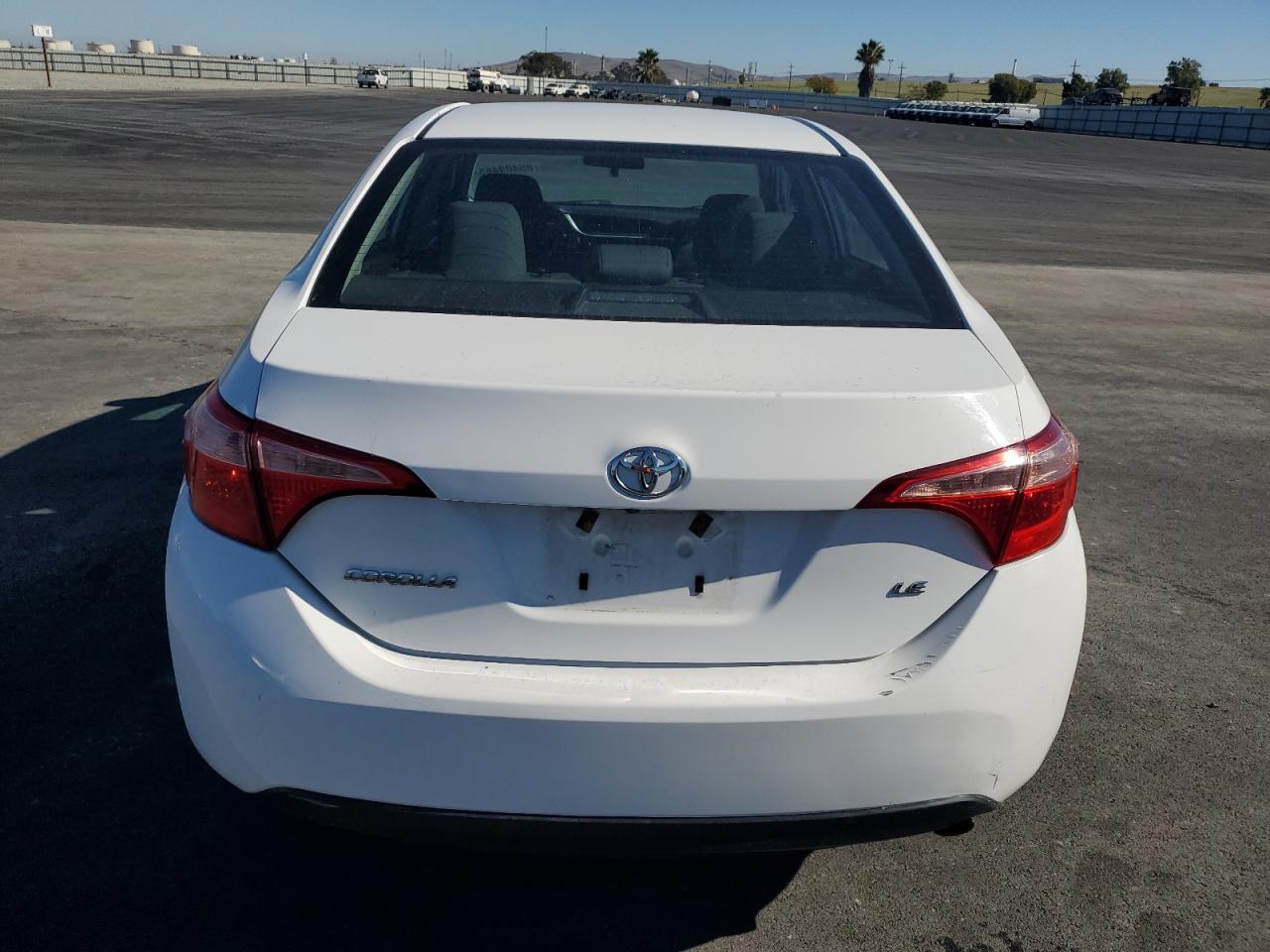 2018 Toyota Corolla L VIN: 2T1BURHE0JC075676 Lot: 85409465
