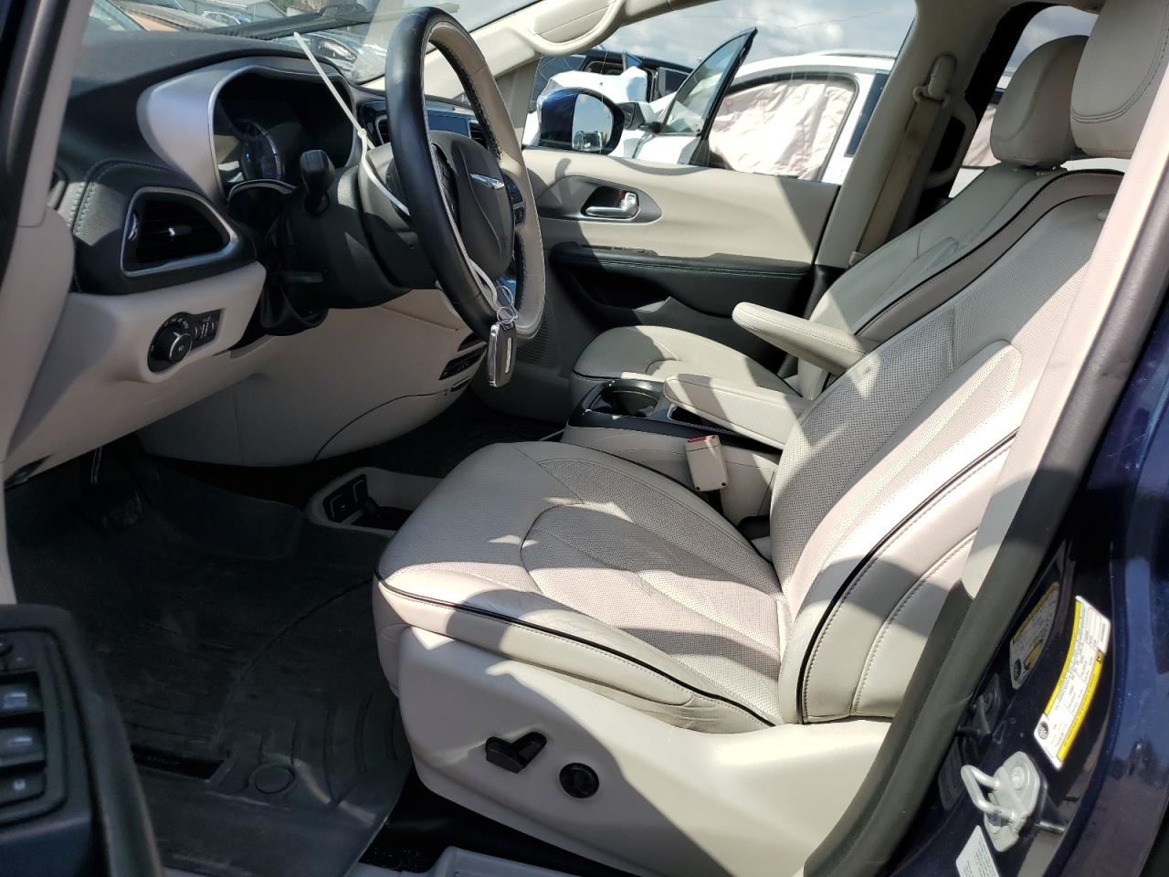 2018 Chrysler Pacifica Hybrid Limited VIN: 2C4RC1N71JR109620 Lot: 82207345