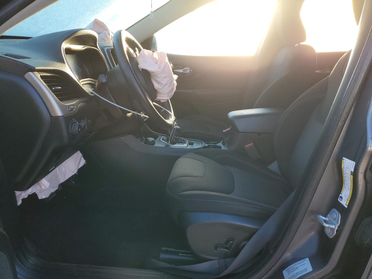 2017 Jeep Cherokee Latitude VIN: 1C4PJMCS1HW505859 Lot: 86080705